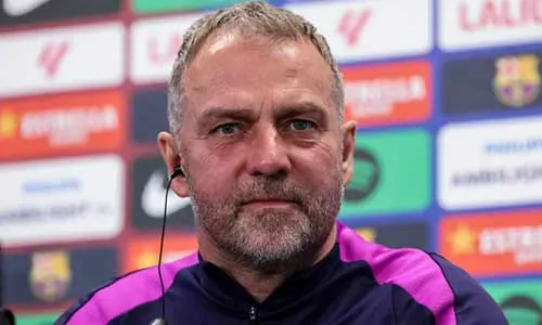 هانسي فليك يدعو إلى وحدة برشلونة قبل مواجهة ليفانتي