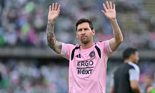 مرشح رئاسي يريد أن يعتزل ميسي بقميص برشلونة وعلى أرض الملعب